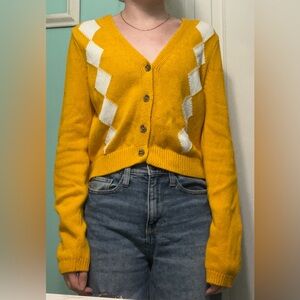 Diamond pattern yellow cardigan